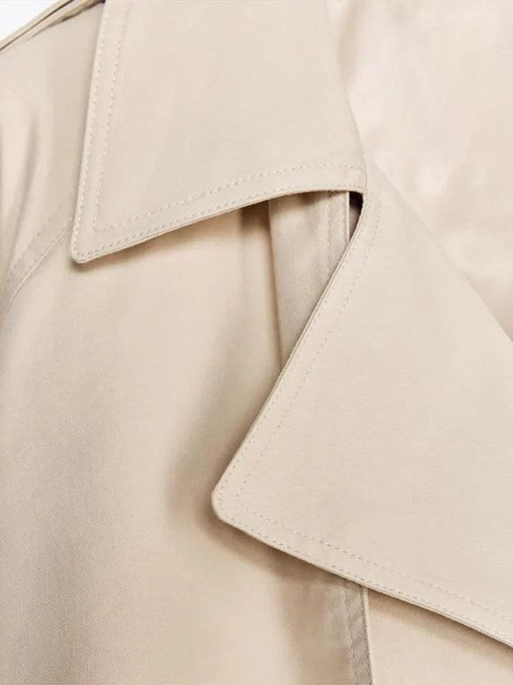 Melody | Kort Trenchcoat med Snøredetaljer