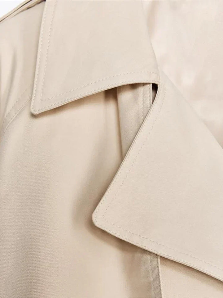 Melody | Kort Trenchcoat med Snøredetaljer
